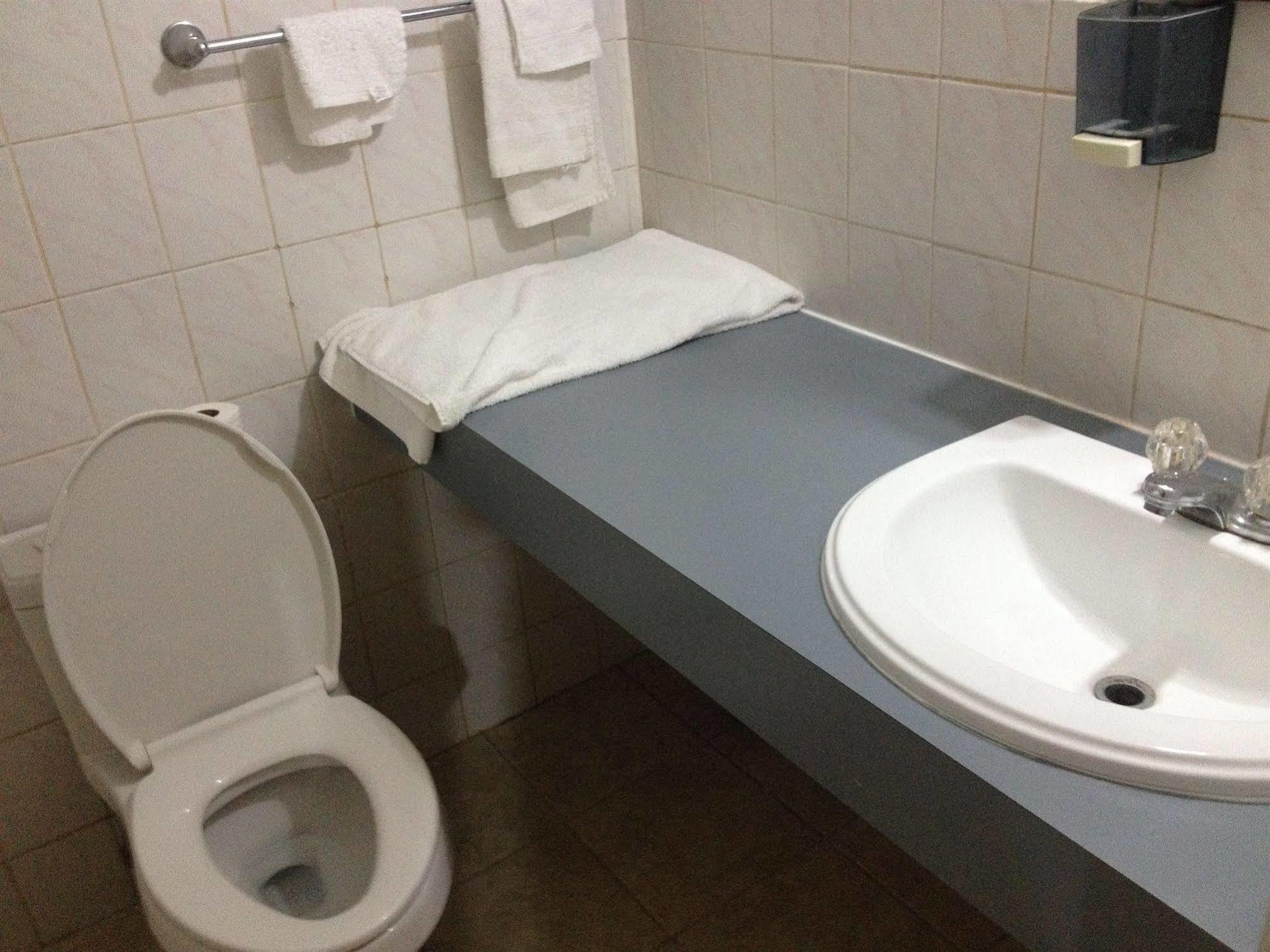 American Plaza Motel London Ngoại thất bức ảnh